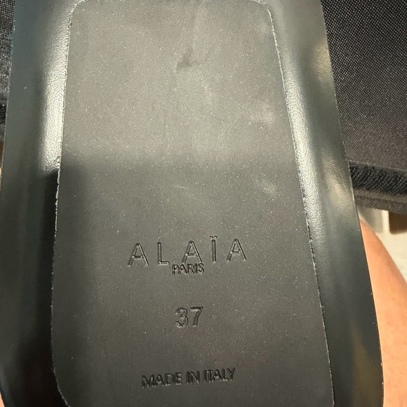 ALAIA
Leather d'Orsay Square-Toe Pumps - Picture 5 of 11